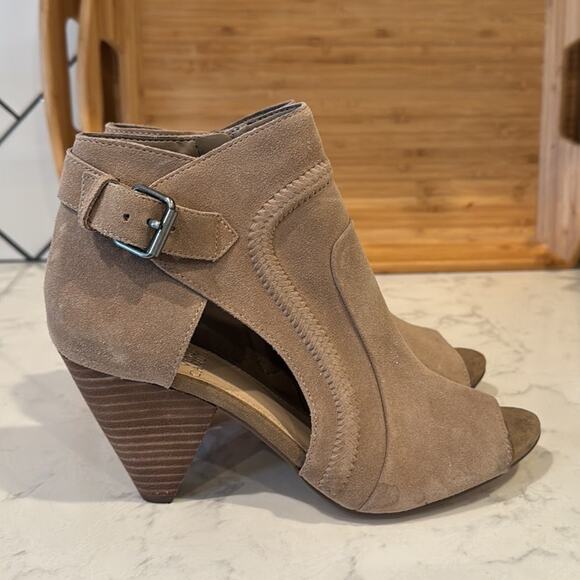 Vince Camuto Khaki Verona Ennley suede Bootie open toe shoes size 7.5 neutral - Picture 3 of 9